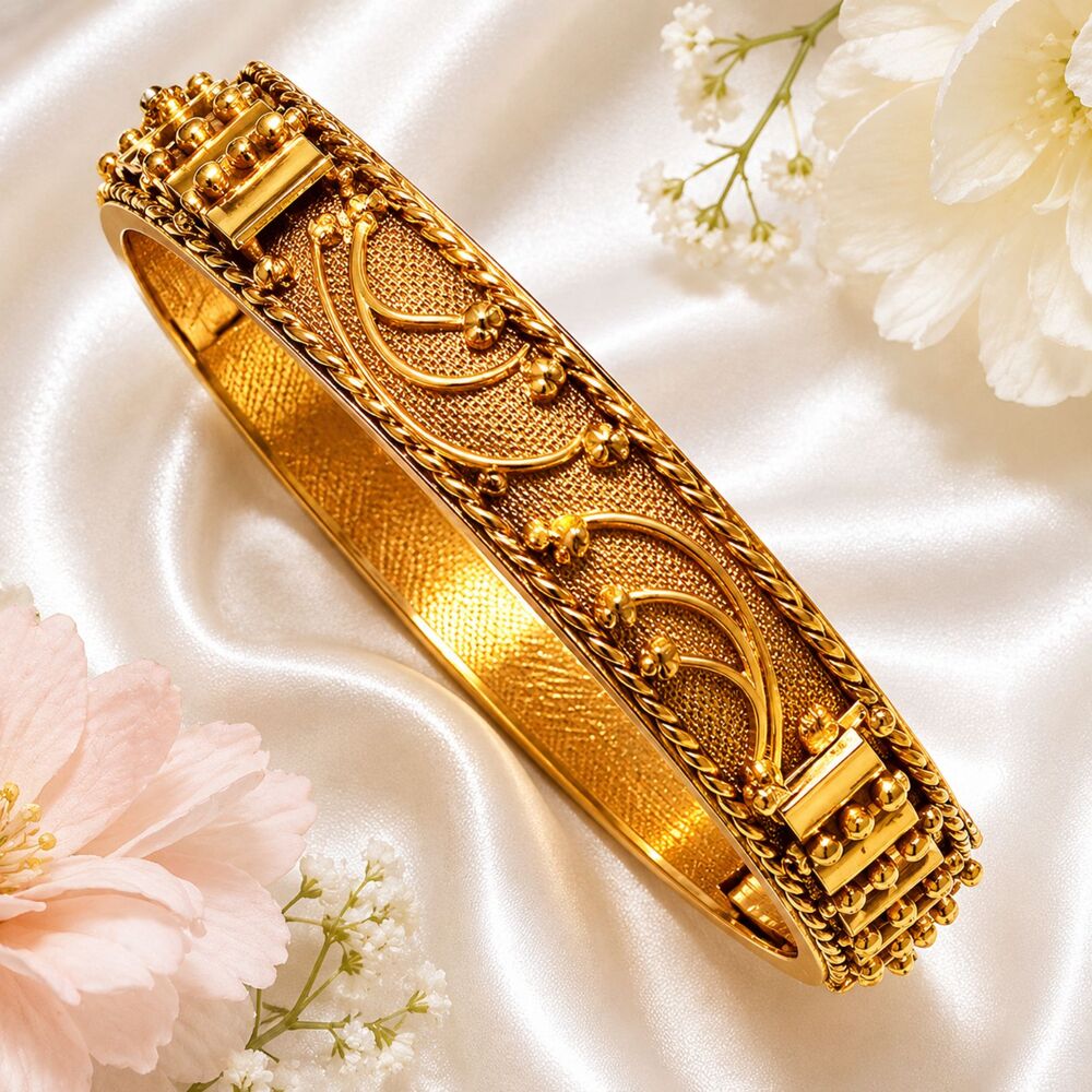 Elegant Gold Filigree Women's Bracelet